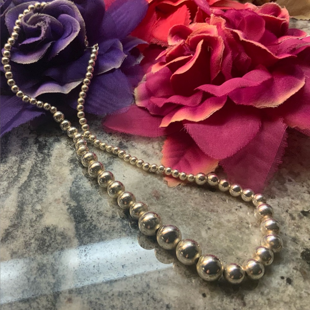 Ross-Simons Shiny 925 Silver graduated  Beaded Necklace, with lobster claw clasp - Picture 6 of 11